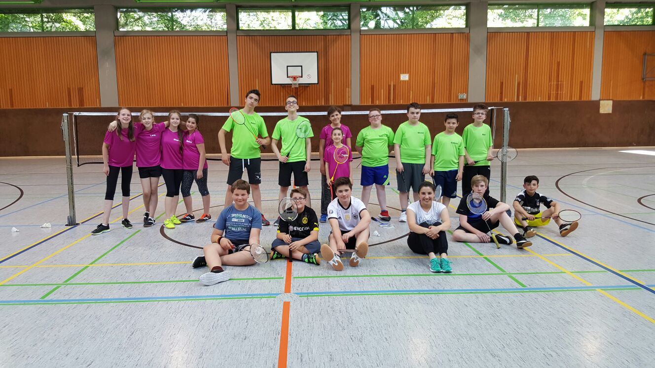 Neue Badmintontrikots für die Jugend